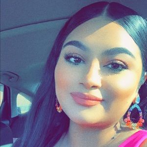 Meet your Posher, Mayra